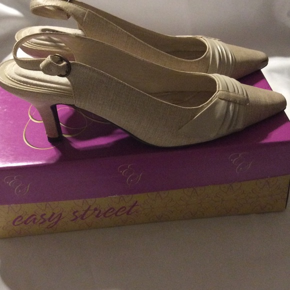 Easy Street Heels NEW - Picture 4 of 8